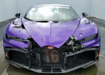 Conserto de Bugatti Chiron batido custa milhões e marca se nega a vender peças