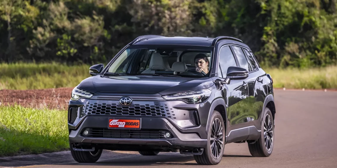 Toyota voltará a fabricar carros no Brasil em novembro, com motores importados