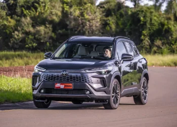 Toyota voltará a fabricar carros no Brasil em novembro, com motores importados