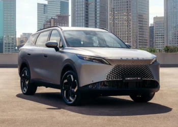 Omoda 7 2026 é lançado por R$ 254.990 para brigar com Haval H6 e Song Plus