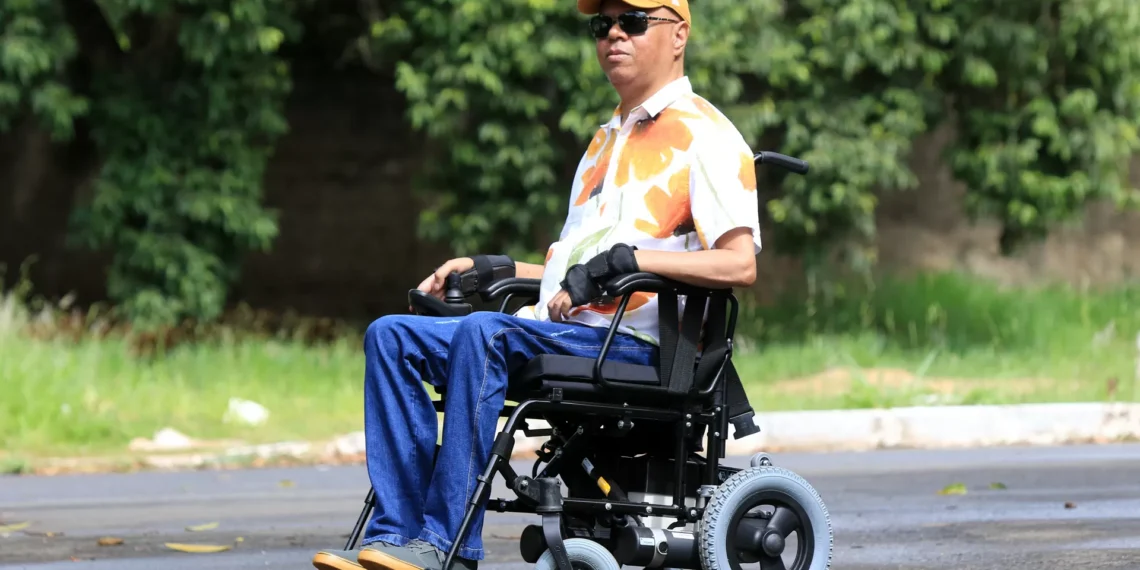 Cadeira de rodas elétrica pagará IPVA em 2026? Entenda o caso