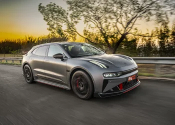 China quer limitar o tempo de 0 a 100 km/h dos carros; entenda