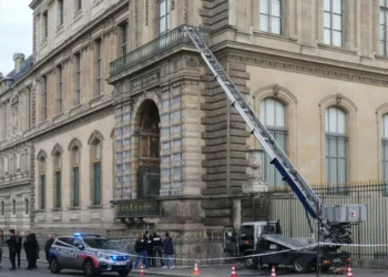 Duas pessoas são indiciadas pelo roubo no Louvre e outras três são liberadas