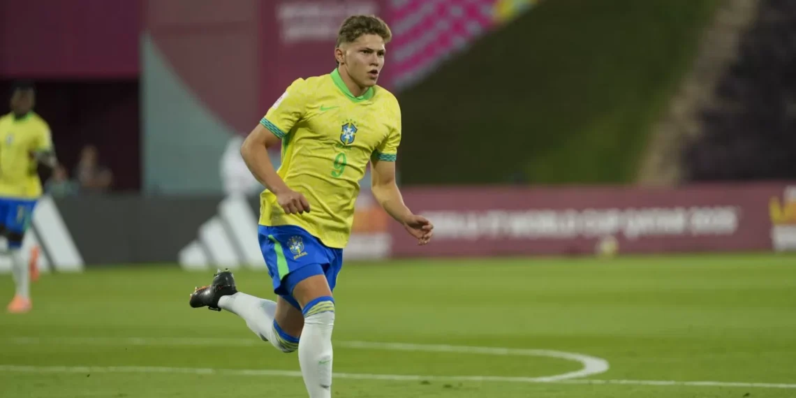 Brasil marca no último minuto e garante vaga na semi do Mundial Sub-17