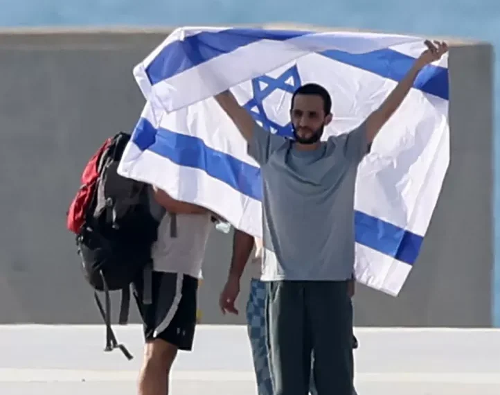 Israel afirma que recebeu restos mortais de um dos últimos reféns de Gaza