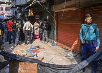 Sobe para nove número de mortos em terremoto no Bangladesh