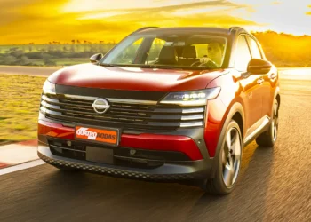 Nissan Kicks 2026 fica até R$ 2.300 mais caro em outubro e parte de R$ 166.990