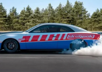 Dodge Charger volta ao motor V8 Hemi por mais de R$ 1 milhão e tem prêmio para piloto