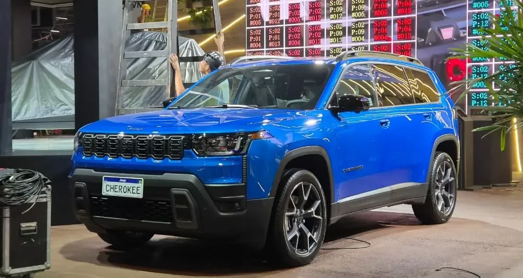 Novo Jeep Cherokee é híbrido com 213 cv, faz 18 km/l e está no Salão do Automóvel