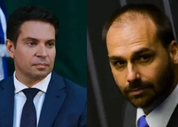 Cassados, Eduardo Bolsonaro e Alexandre Ramagem perdem privilégio de passaporte diplomático