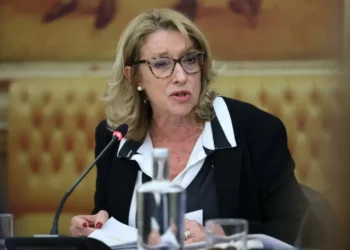 Governo aprova esta quarta-feira subida do salário mínimo para 920 euros em 2026