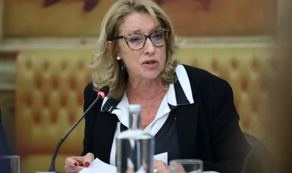 Governo aprova esta quarta-feira subida do salário mínimo para 920 euros em 2026