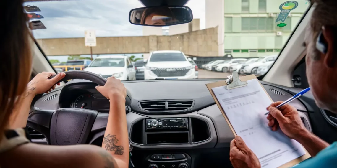 CNH: autoescolas vão ao STF e Congresso para barrar fim das aulas obrigatórias