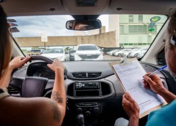 CNH: autoescolas vão ao STF e Congresso para barrar fim das aulas obrigatórias