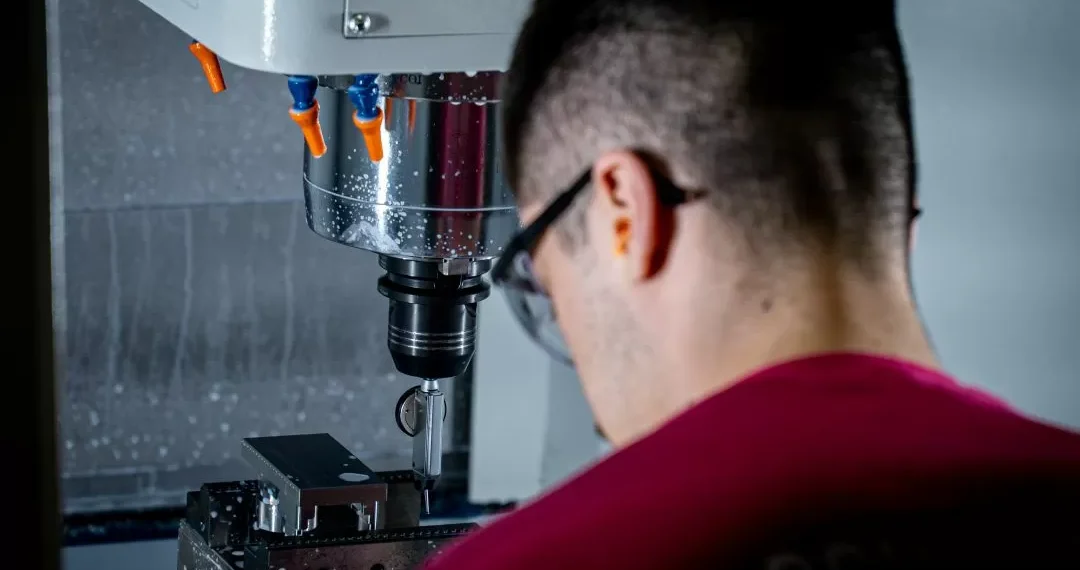 Confiança da indústria volta a cair em dezembro