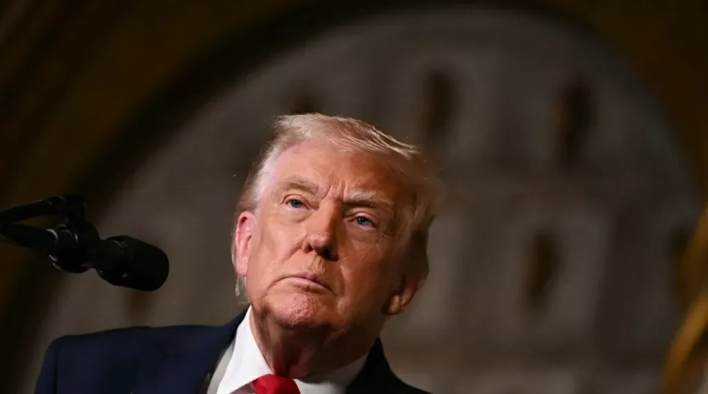 Trump reage a divulgação de documentos sobre Epstein e contesta credibilidade