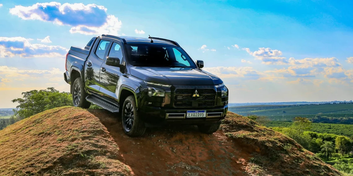 Nova Mitsubishi Triton deve ganhar versão híbrida como Corolla Cross