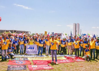 TST julga dissídio, garante reajuste a trabalhadores dos Correios e considera greve legal: ‘Resultado da luta’