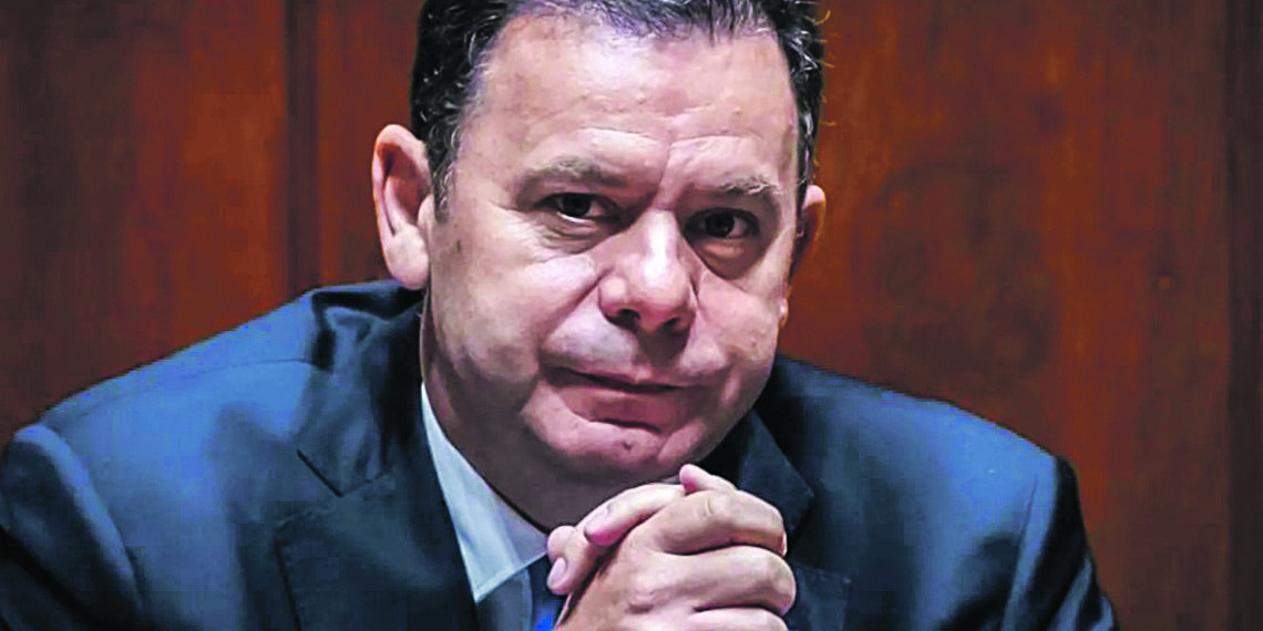 Montenegro contraria autarcas: regionalização não avança nesta legislatura