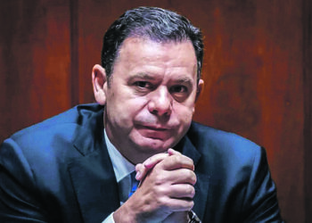 Montenegro contraria autarcas: regionalização não avança nesta legislatura