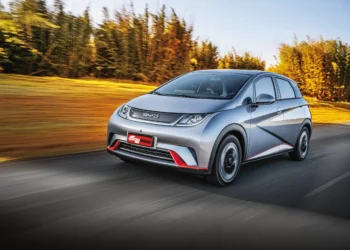 BYD supera a Tesla e se torna a maior fabricante de carros elétricos do mundo