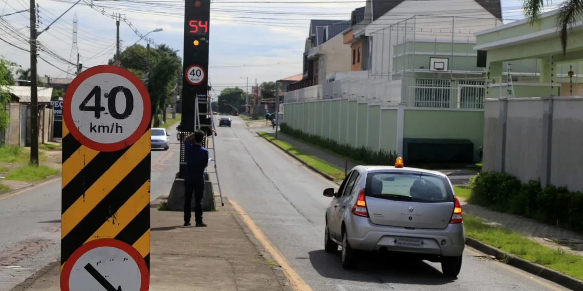 Comissão da Câmara aprova exibição de velocidade em todos os radares do país