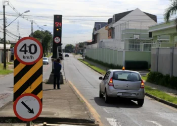 Comissão da Câmara aprova exibição de velocidade em todos os radares do país