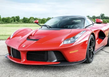 IPVA mais caro do Brasil custa R$ 1 milhão; veja o carro mais caro de cada estado