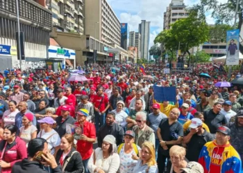 Venezuelanos marcham em Caracas por libertação de Maduro e primeira-dama