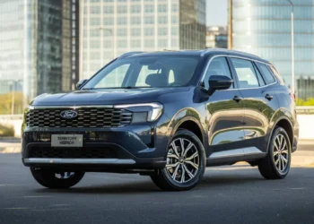 Ford muda estratégia e negocia usar baterias da BYD em carros híbridos