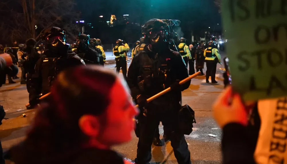 Operação anti-imigração é ‘invasão contra a nossa democracia’, diz prefeito de Minneapolis