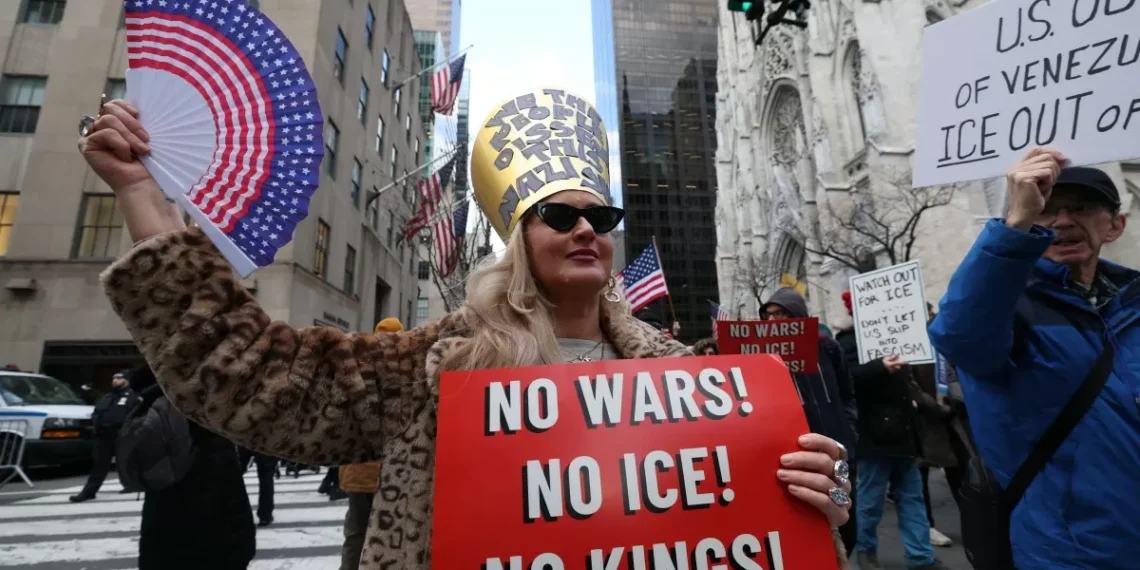 Prisões de jornalistas que cobriram protesto contra política anti-imigração elevam tensão nos EUA