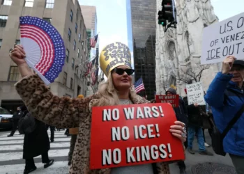 Prisões de jornalistas que cobriram protesto contra política anti-imigração elevam tensão nos EUA