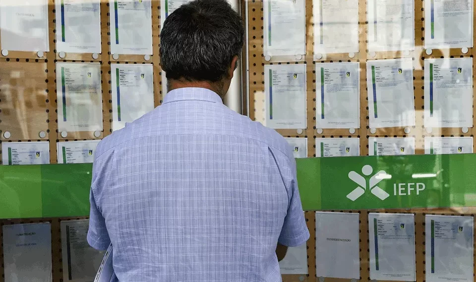 Despedimentos coletivos sobem cerca de 16% até novembro e superam total de 2024