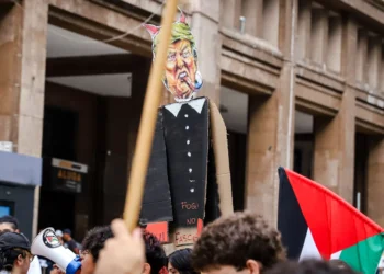 Protesto em Porto Alegre denuncia intervenção dos EUA e defende soberania latino-americana