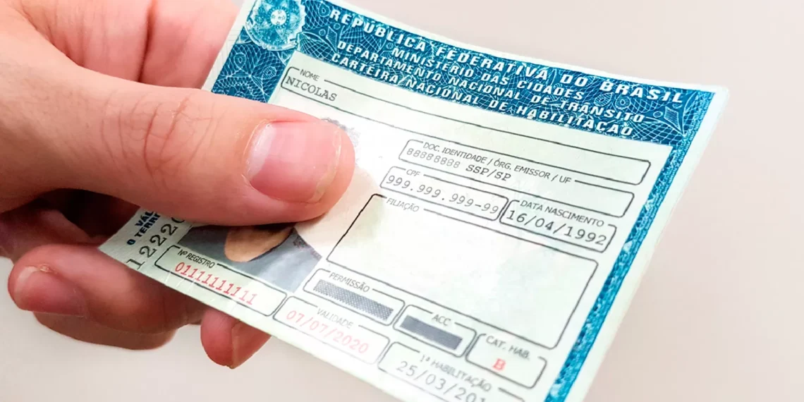 Nova CNH: Senatran dá ultimato aos Detrans de SC e CE por travar nova habilitação