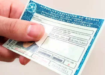 Nova CNH: Senatran dá ultimato aos Detrans de SC e CE por travar nova habilitação