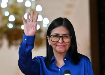 Venezuela ‘se abre a um novo momento político’, diz Delcy Rodríguez