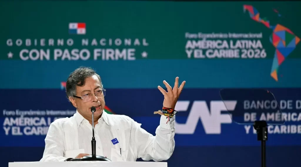 Gustavo Petro condena ataque dos Estados Unidos contra Venezuela no Fórum Econômico da América Latina