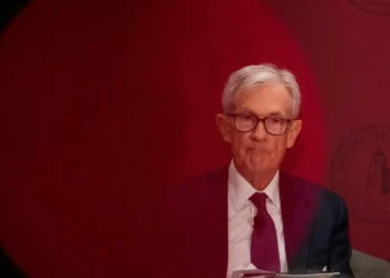 Powell sob investigação parte para o ataque