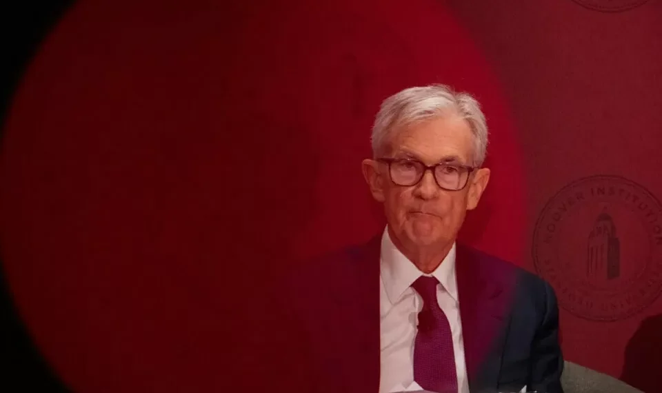 Powell sob investigação parte para o ataque