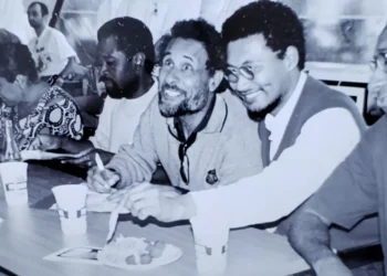 Poeta negro Oliveira Silveira terá monumento na Praça da Alfândega