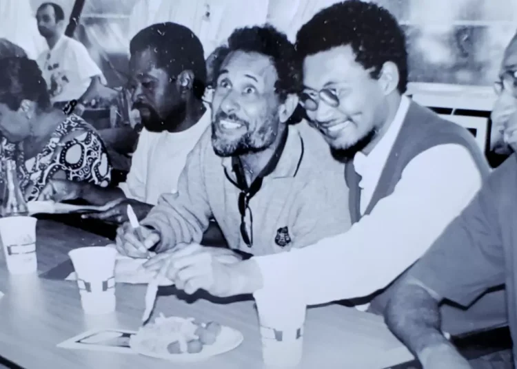 Poeta negro Oliveira Silveira terá monumento na Praça da Alfândega