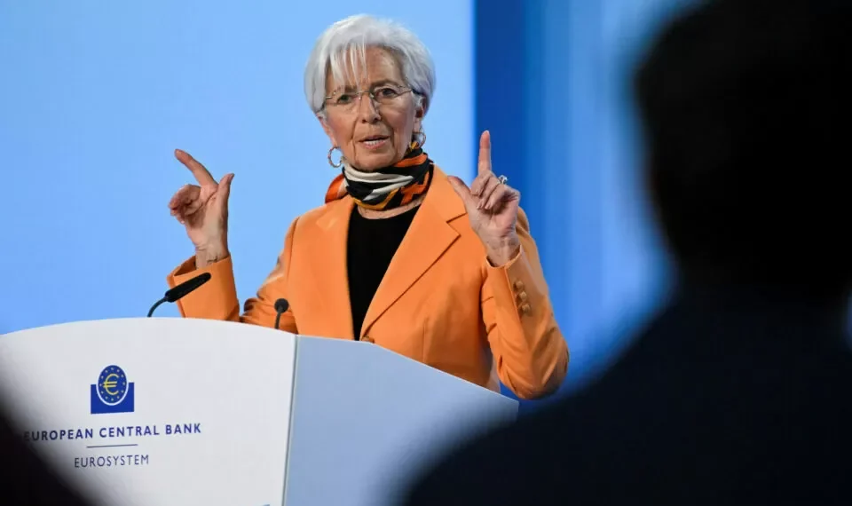 Lagarde: BCE está a monitorizar câmbios, mas tranquiliza mercados