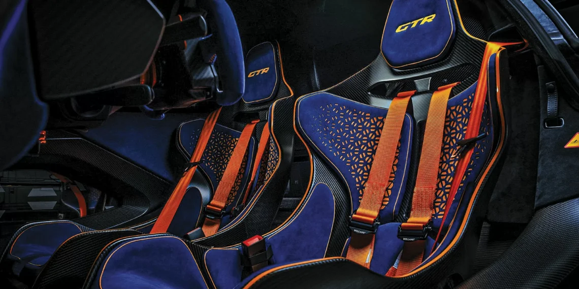 O que é Alcantara? Visitamos a fábrica do revestimento secreto de carros que não é couro