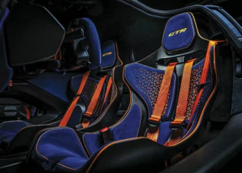 O que é Alcantara? Visitamos a fábrica do revestimento secreto de carros que não é couro