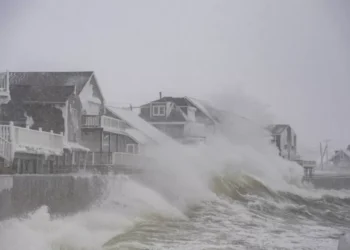 Nova York impõe toque de recolher diante da chegada de tempestade