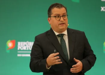 Governo diz que prioridade é reconstrução apesar de querer equilíbrio orçamental