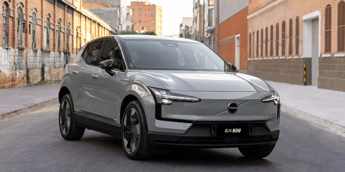 Volvo EX30 ganha versão mais fraca que BYD Dolphin