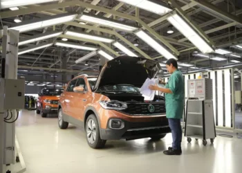 Entenda a crise de mão de obra qualificada na indústria em meio a recorde de empregos